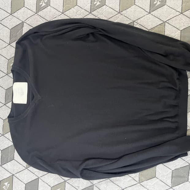 강정석 블랙 브이넥 니트 48