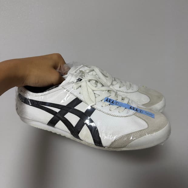 오니츠카타이거 멕시코66 화이트블랙 270