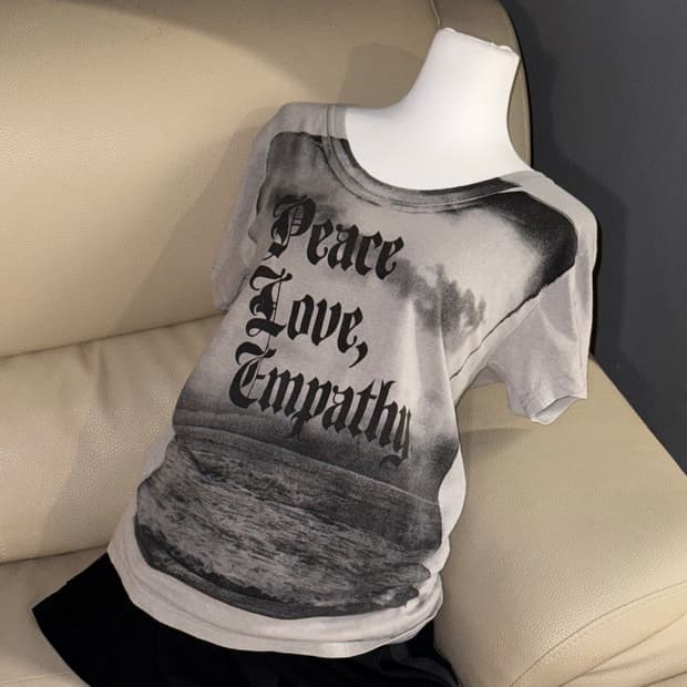 Attachment grunge printing detail top
