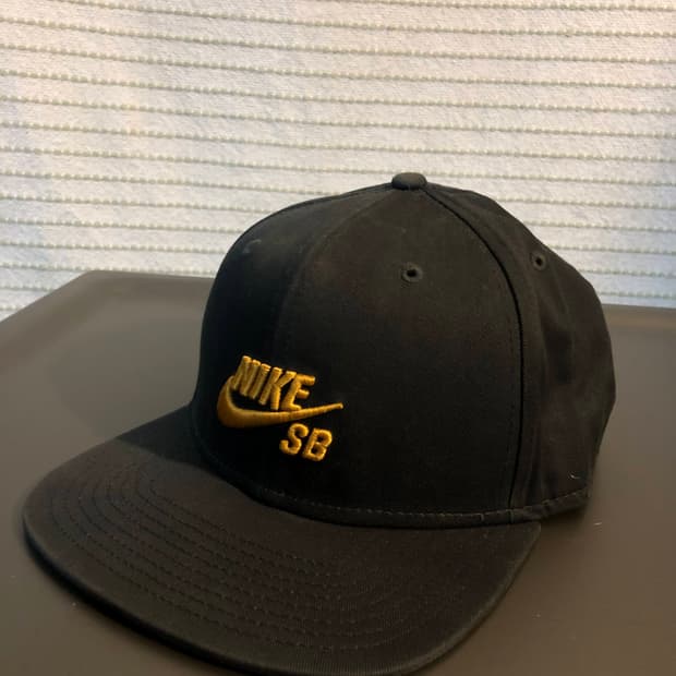나이키 sb  스케이트보드 스냅백 다크 그레이