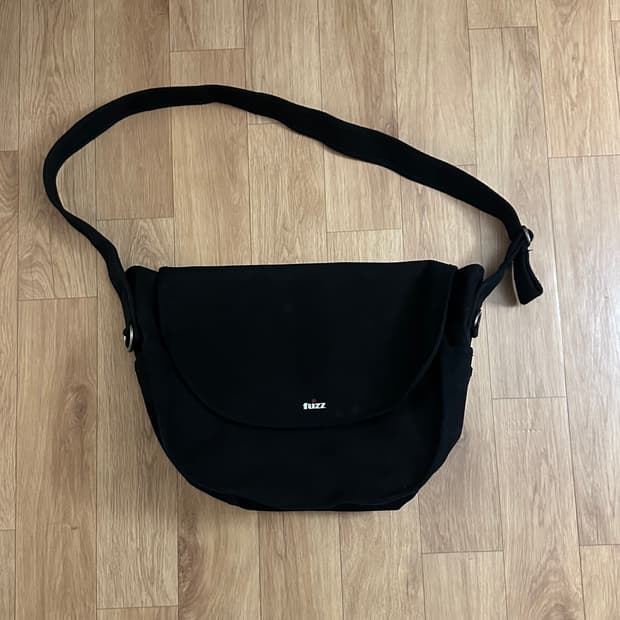 FUZZ 퍼즈 캔버스 메신저백 블랙