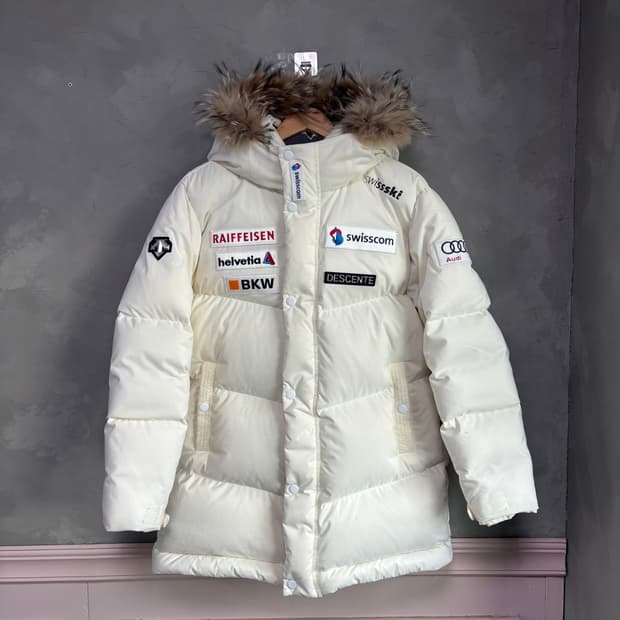 데상트 아우디 스위스 스키팀 덕다운 패딩 화이트