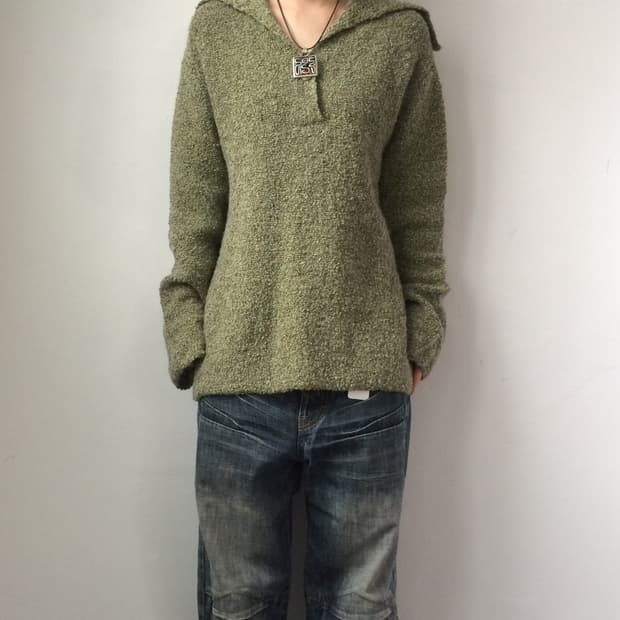 Neck line point knit