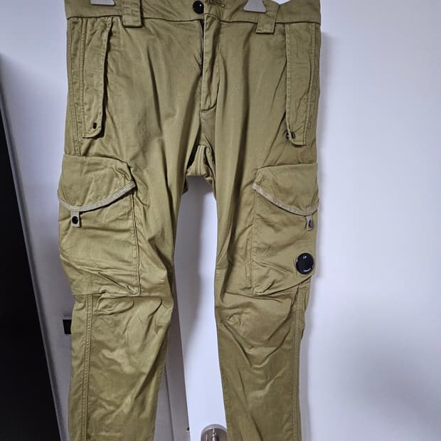 Cp컴퍼니 렌즈와펜 카고팬츠 48사이즈