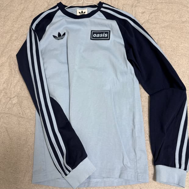 아디다스 x 오아시스 투어 롱슬리브 티셔츠