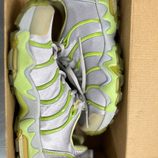 나이키 줌 세이즈믹 은 녹 240