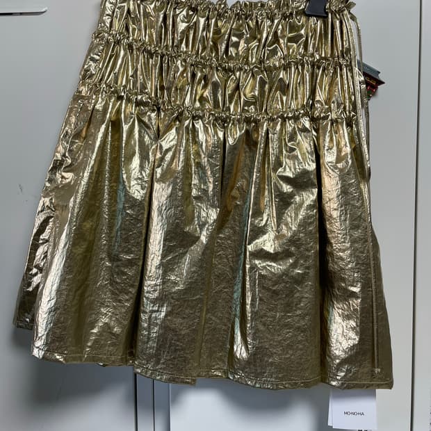모노하 포일 셔링스커트 골드