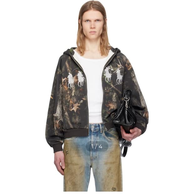 구해요 Praying horseman hoodie