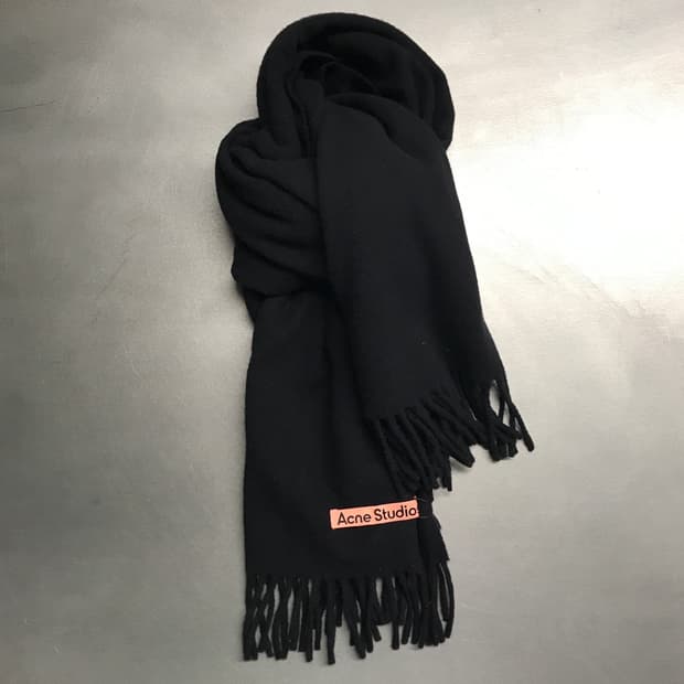 아크네스튜디오 블랙 머플러