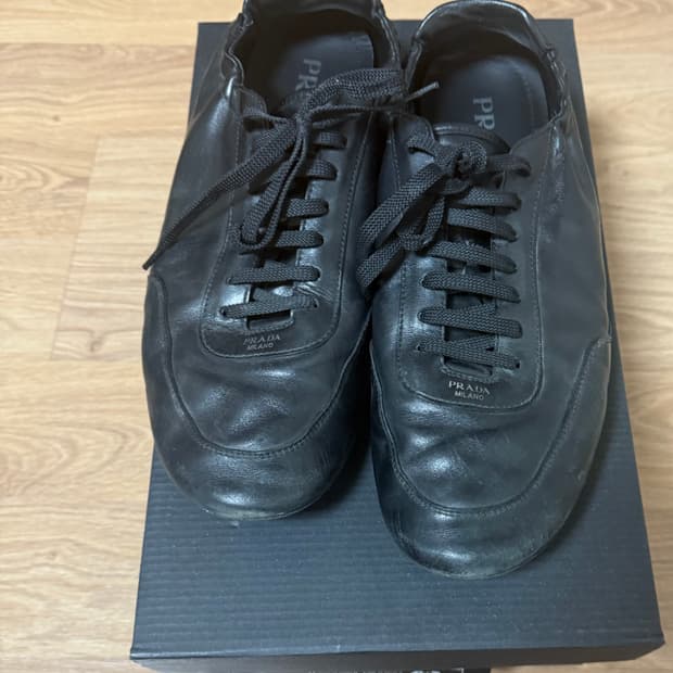 프라다 컬랩스 레더 블랙 9사이즈