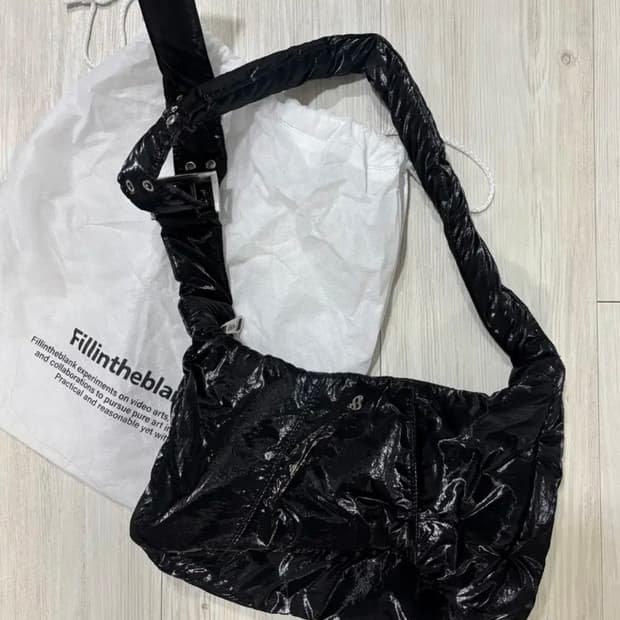 필인더블랭크 호보백 블랙