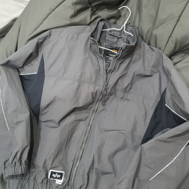 알파인더스트리 나일론트랙탑 바람막이