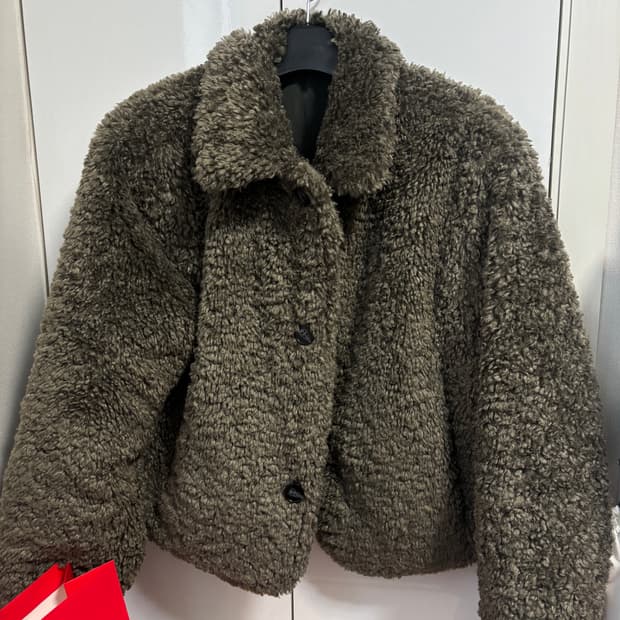 밀로우먼 버튼 리버시블 퍼 자켓 차콜