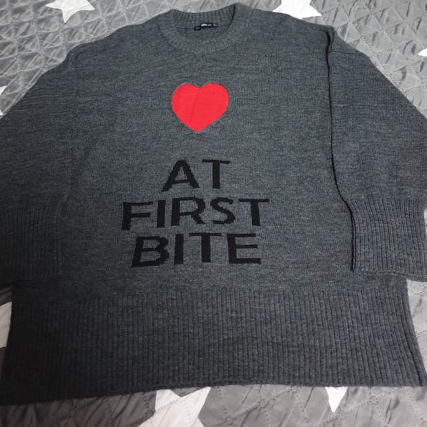 자라 오버사이즈 하트 샤크 라운드 니트 스웨터 다크그레이 (S)