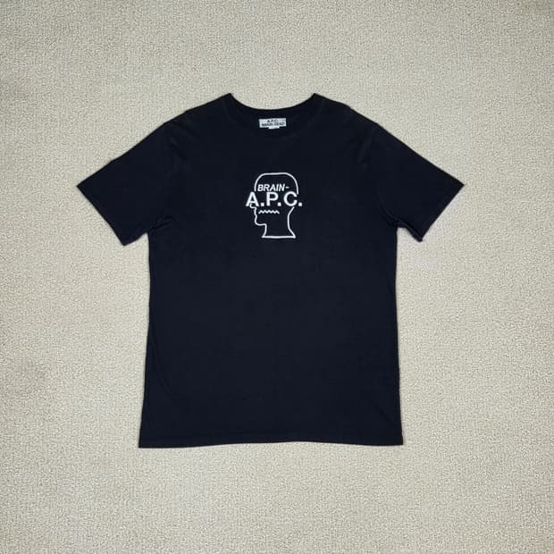 [A.P.C. x 브레인 데드] 로고 반팔 티셔츠 | S00036