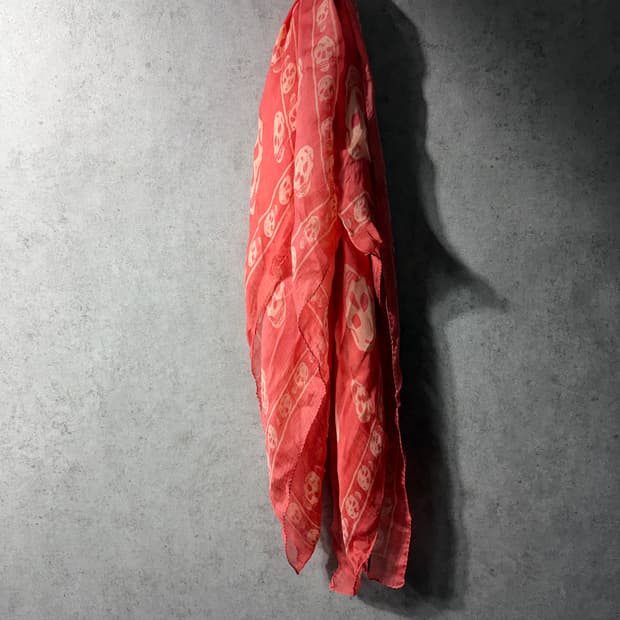 알렉산더맥퀸 실크스카프