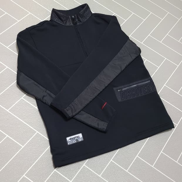 디스커버리 익스페디션 사이드 로고 반집업 티셔츠 95