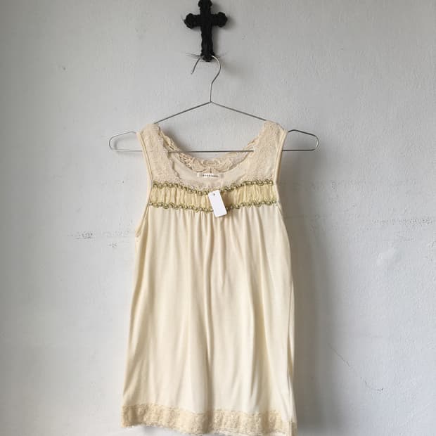 Axes femme lace trimming back crochet po