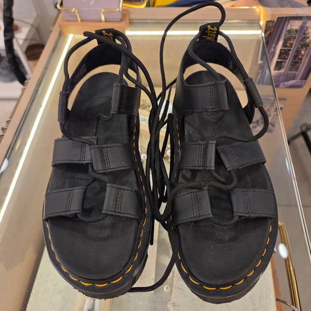 닥터마틴 나틸라 글레디에이터 샌들