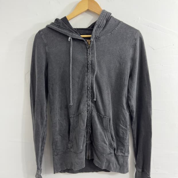 gray hood zipup