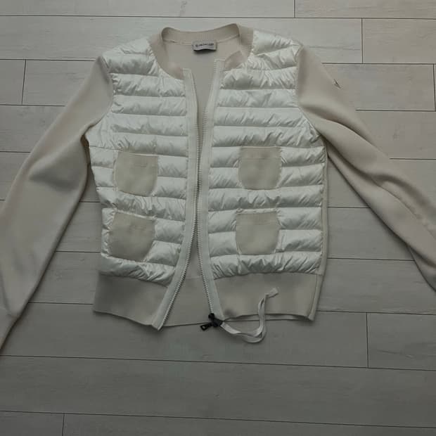 몽클레어 크림 니트경량패딩