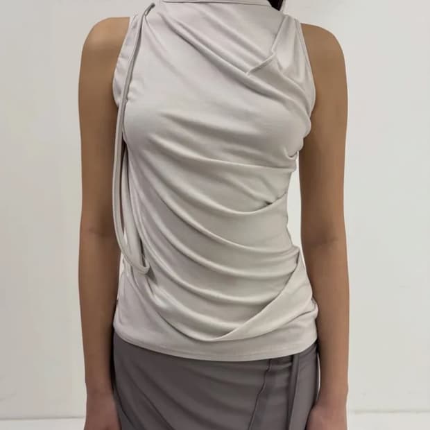 당일배송) 플레어업 드레이프 슬리브리스 탑 클라우드화이트