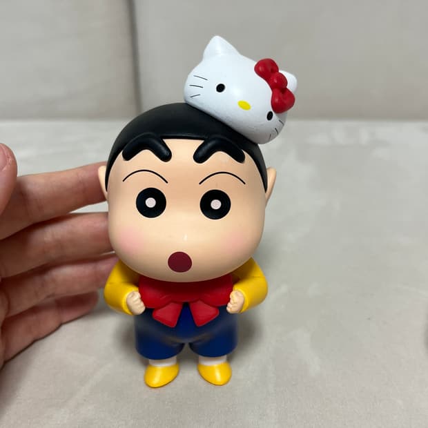 헬로키티 짱구 콜라보 피규어