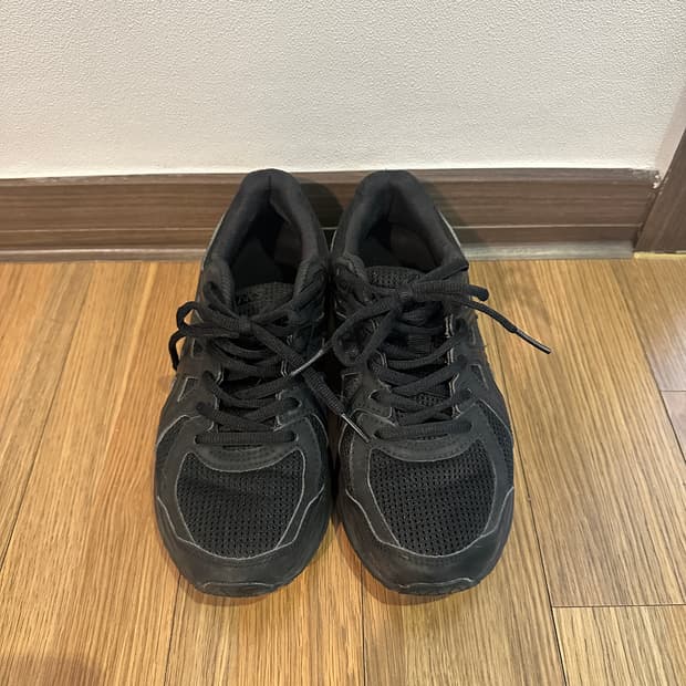 아식스 조그 블랙