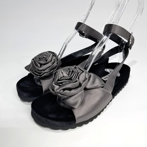 미우미우 새틴 샌들