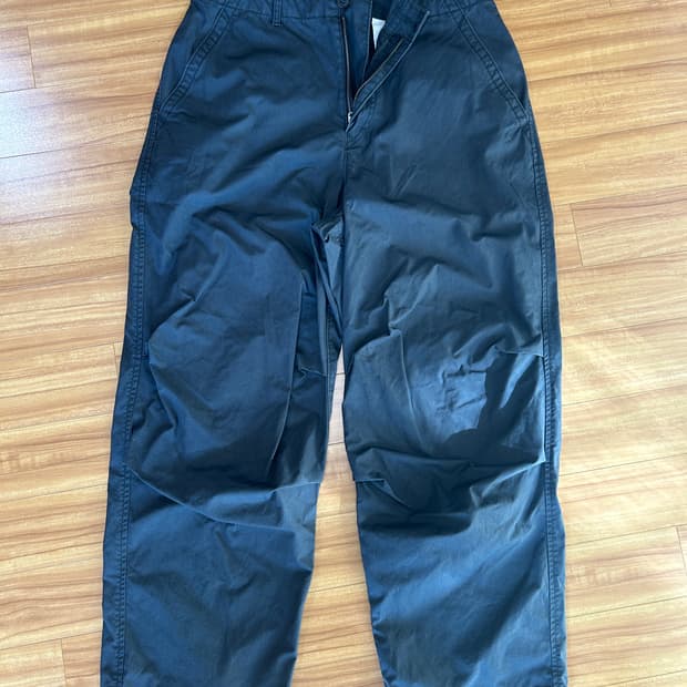 유니클로u 파라슈트팬츠