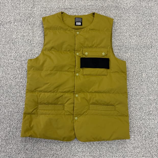 100 오니즈카타이거 다운 패딩조끼 0130H1