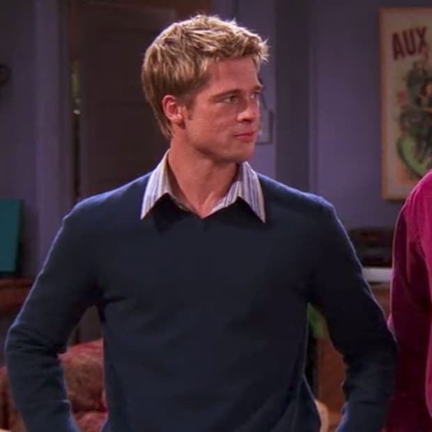 프라다 브이넥 니트 48 사이즈 다크네이비