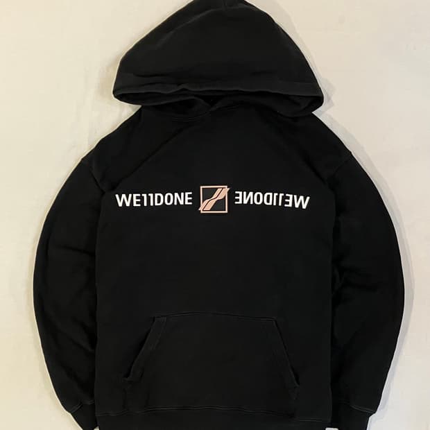 We11done 웰던 로고 블랙 후드티
