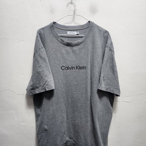 캘빈클라인 회색 반팔 티셔츠 XL