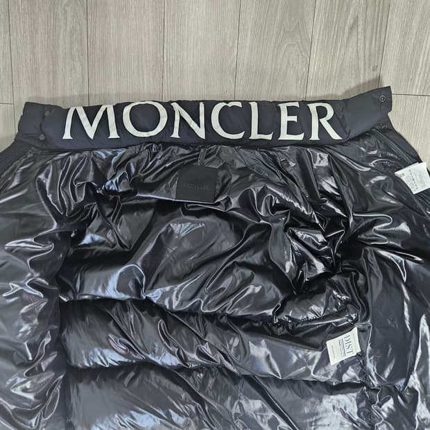 몽끌래어 팀시트 패딩 3사이즈