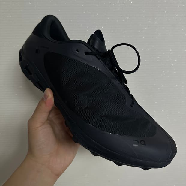 온러닝 x 포스트 아카이브 팩션 클라우드벤쳐 피크 올 블랙 300