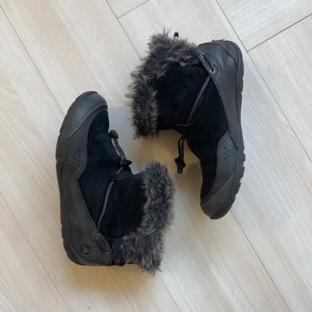 [CLARKS] Drawstring Ankle Fur Boots