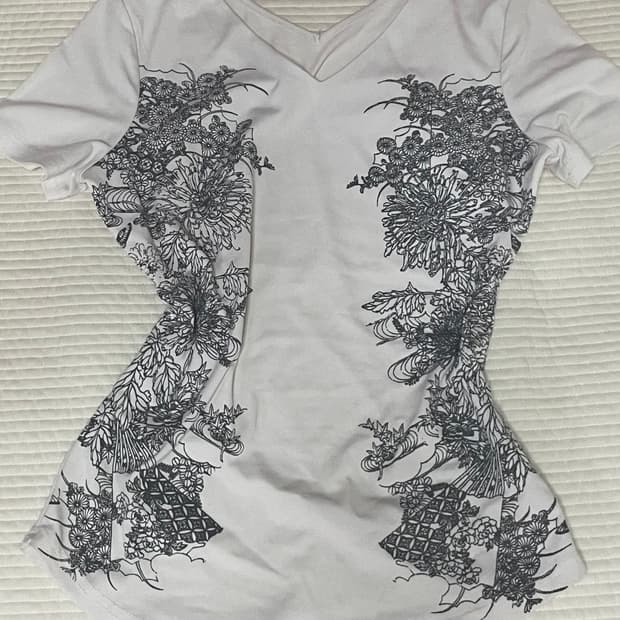 12/16까지만 판매 오즈온 오리엔탈 반팔 브이넥