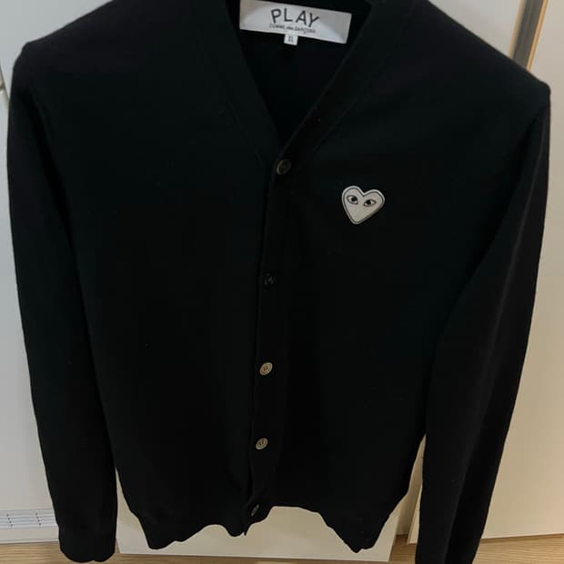 꼼데가르송 화이트와펜가디건 xl