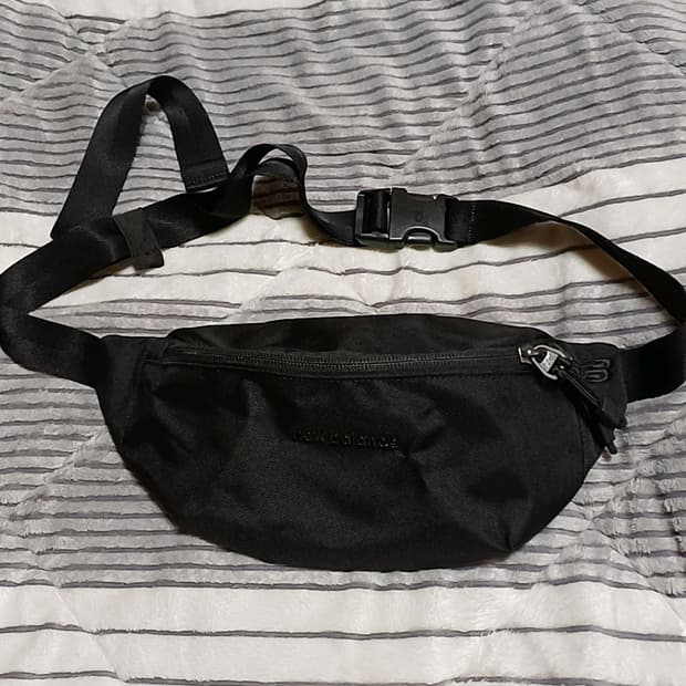 뉴발란스 미니힙색