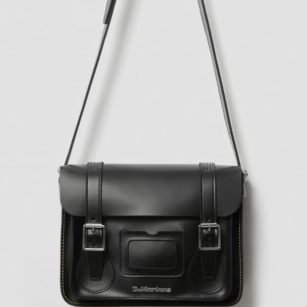 닥터마틴 11인치 사첼백 블랙