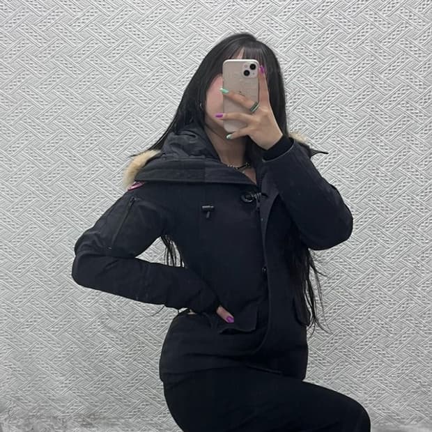 캐나다구스 몬테벨로 하이넥 덕다운 슬림핏 깃털 패딩  XS C07222