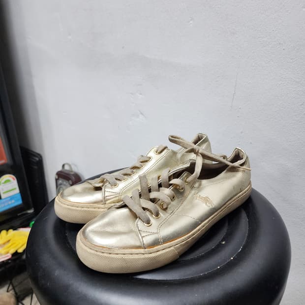 폴로 랄프로렌 금색 스니커즈