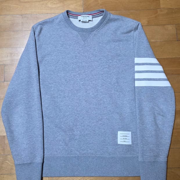 [5,새상품급]톰브라운 사선완장 맨투맨