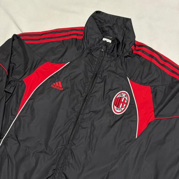 105 아디다스 AC밀란 레드 파이핑 블랙 바람막이