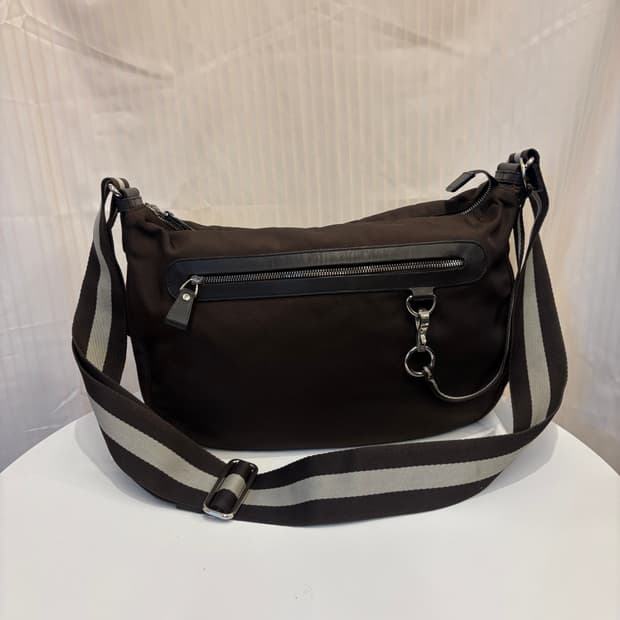 정품 발리 브라운 삼선 크로스백    