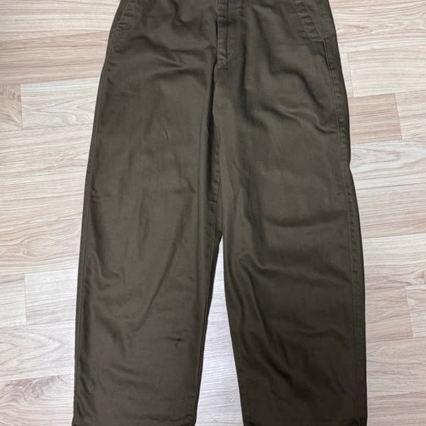 유니클로u 와이드핏 치노팬츠 24fw 76