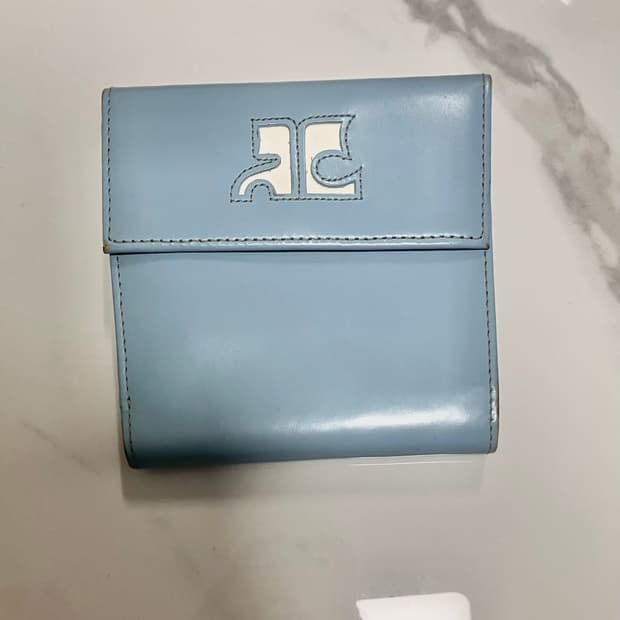 Courreges 꾸레쥬 하늘색 반지갑