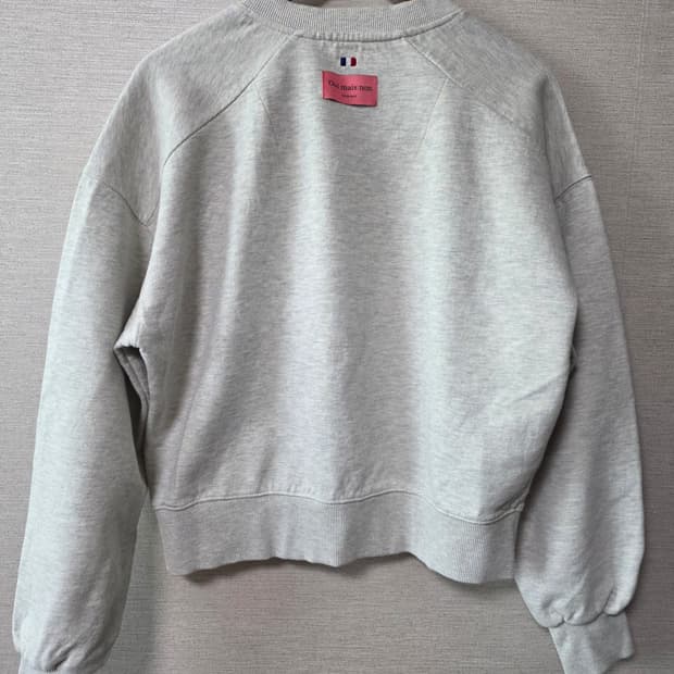 위메농(Oui mais non) 브이넥 맨투맨