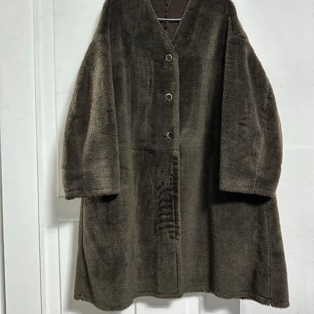 스튜디오톰보이 페이크 퍼 무스탕 코트